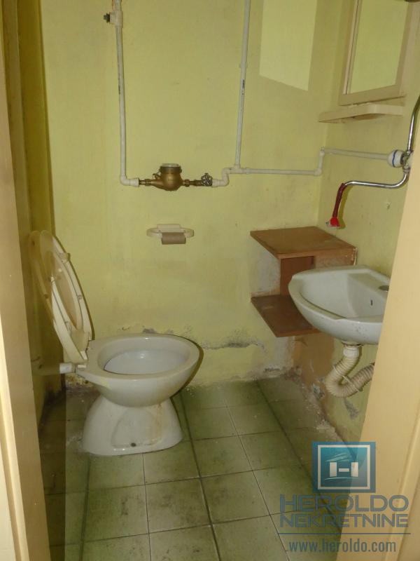 lokal u glavnoj ulici 3