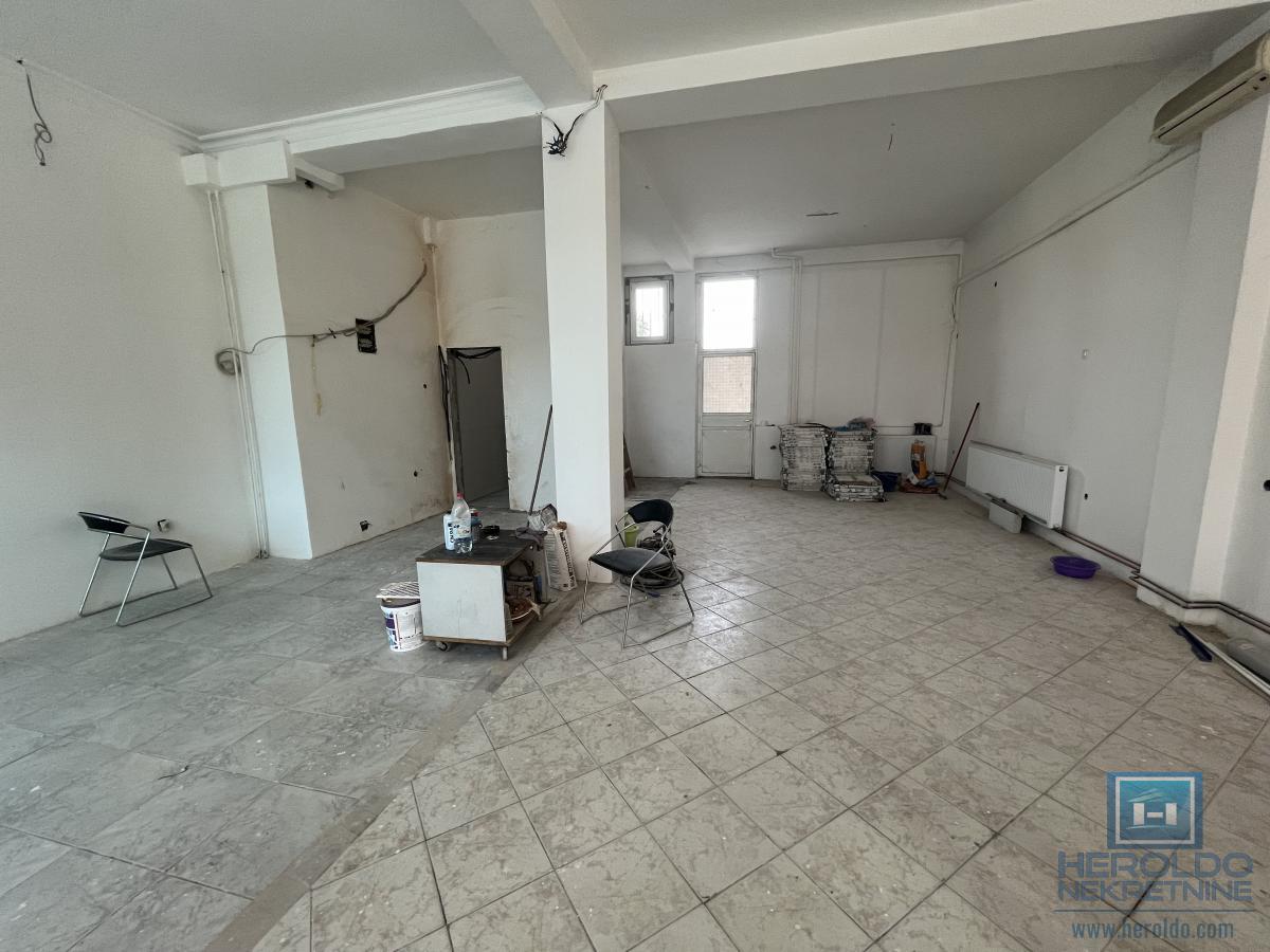 Lokal u glavnoj ulici 3