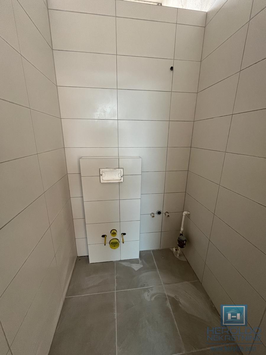 Lokal u glavnoj ulici 5