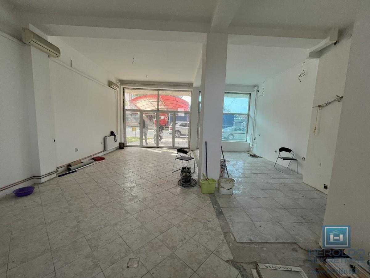 Lokal u glavnoj ulici 2