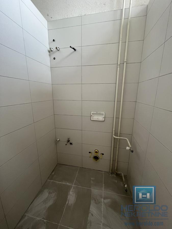 Lokal u glavnoj ulici 3