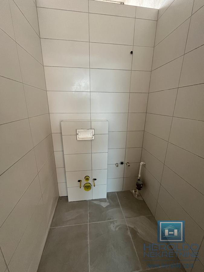 Lokal u glavnoj ulici 4