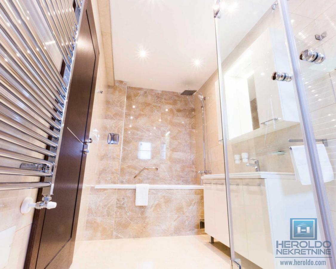 Luksuzno opremljen stan u Wing kompleksu 11