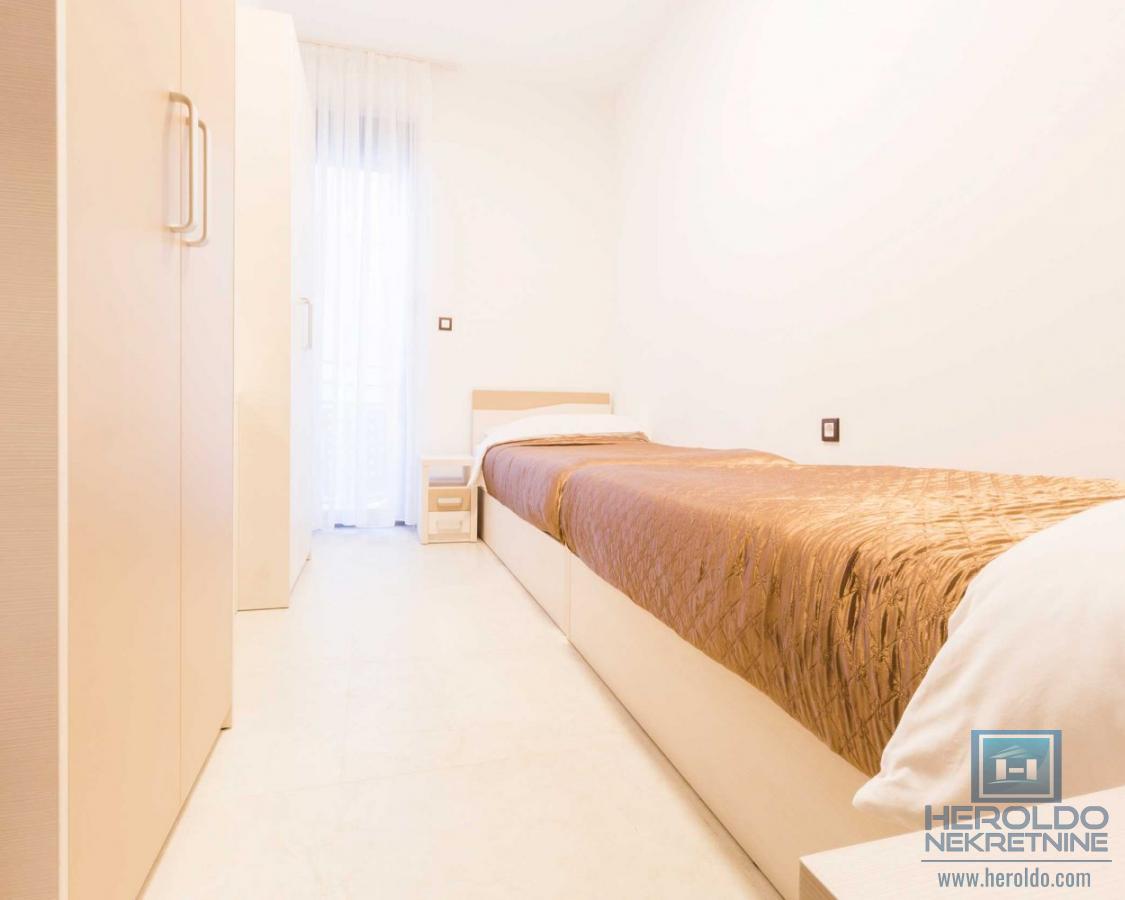 Luksuzno opremljen stan u Wing kompleksu 13