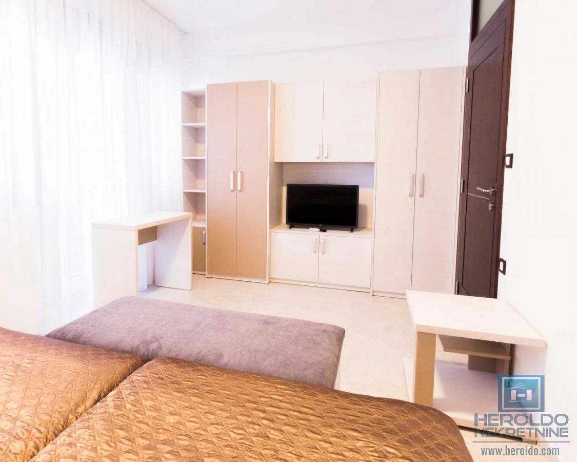 Luksuzno opremljen stan u Wing kompleksu 15