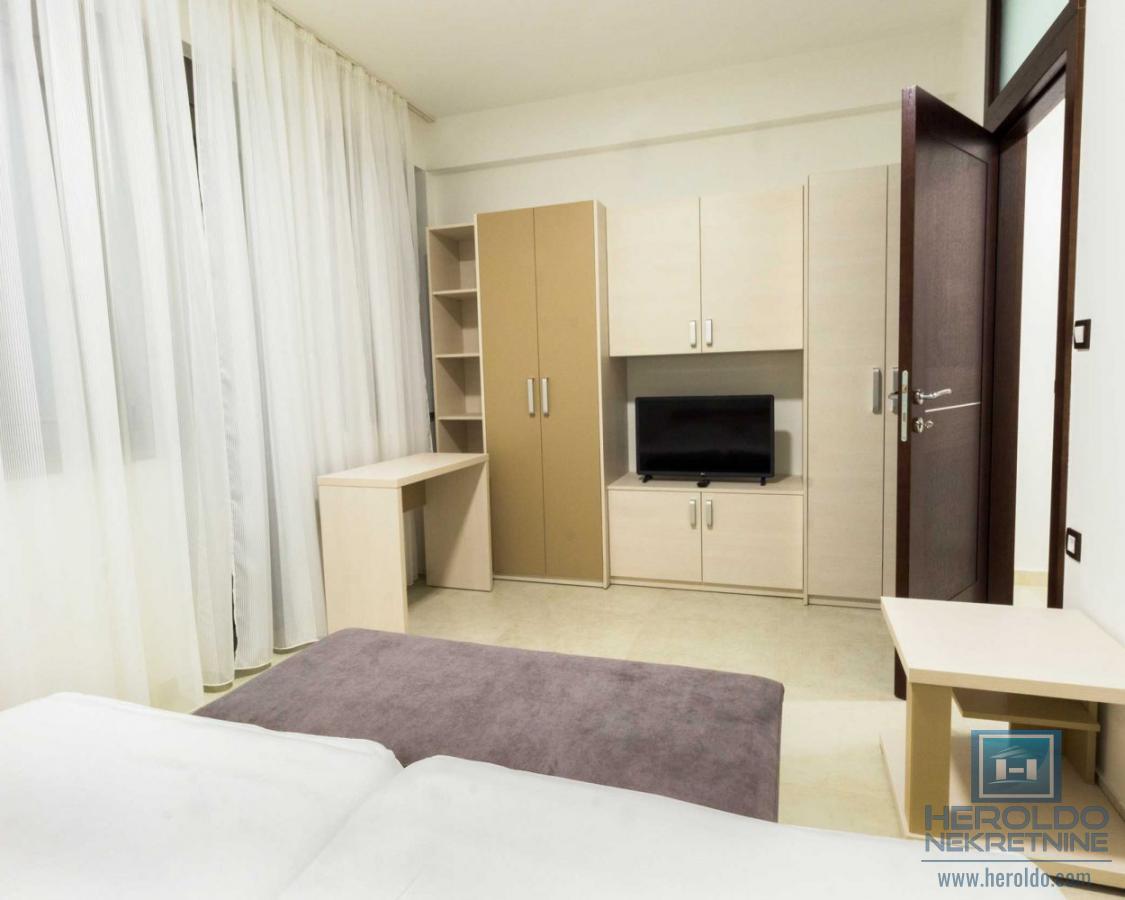 Luksuzno opremljen stan u Wing kompleksu 5