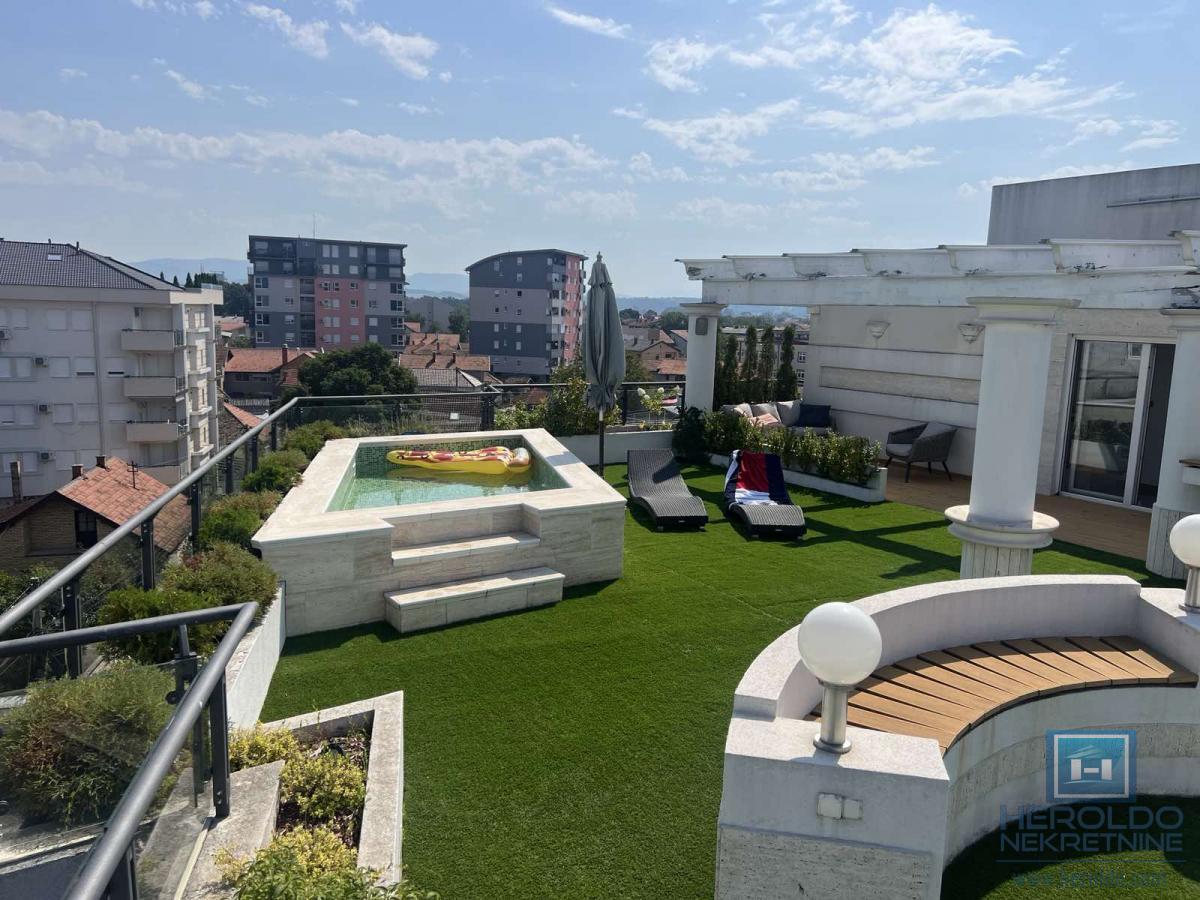 Život na vrhu – Ekskluzivni stan u srcu Ćuprije 3