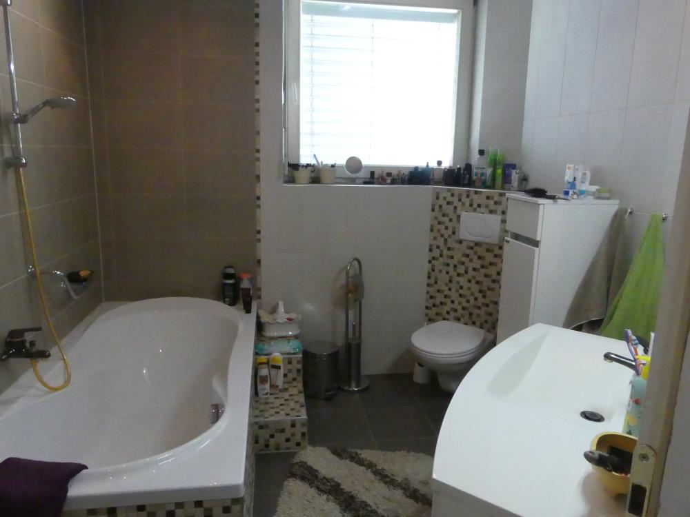 Lux sređena kuća, useljiva 24