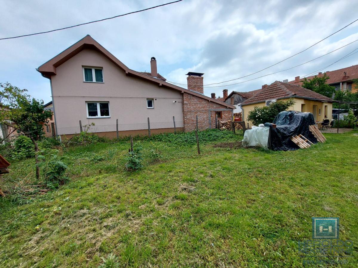 Manja kuća kod Akva Parka 11