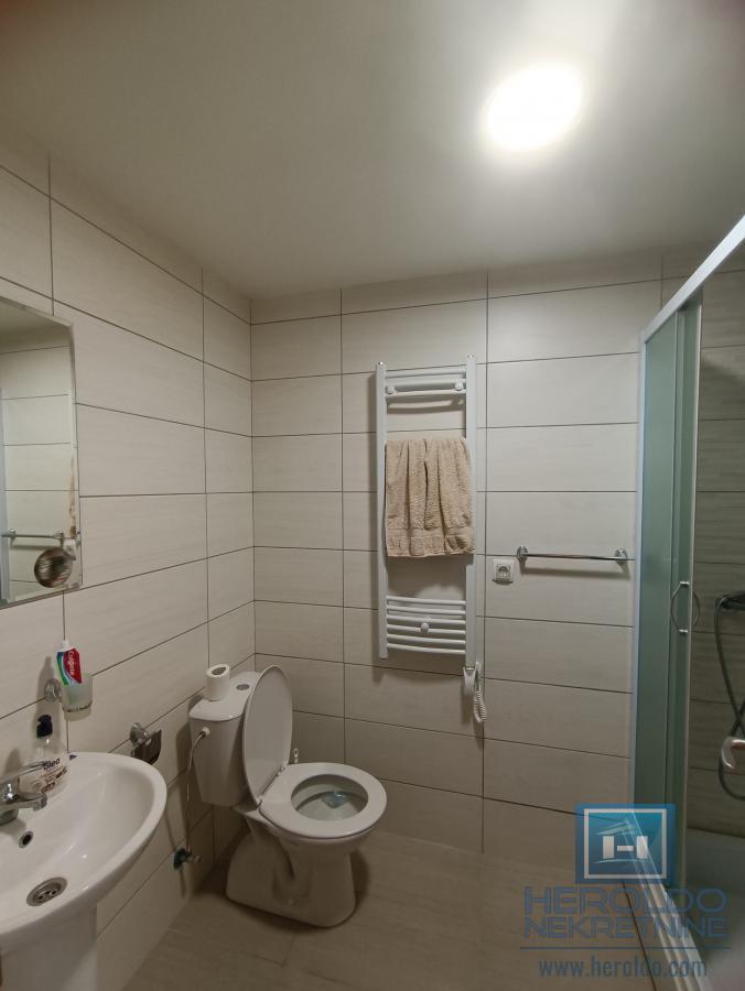 Na prodaju potpuno opremljen apartman na Zlatiboru 4