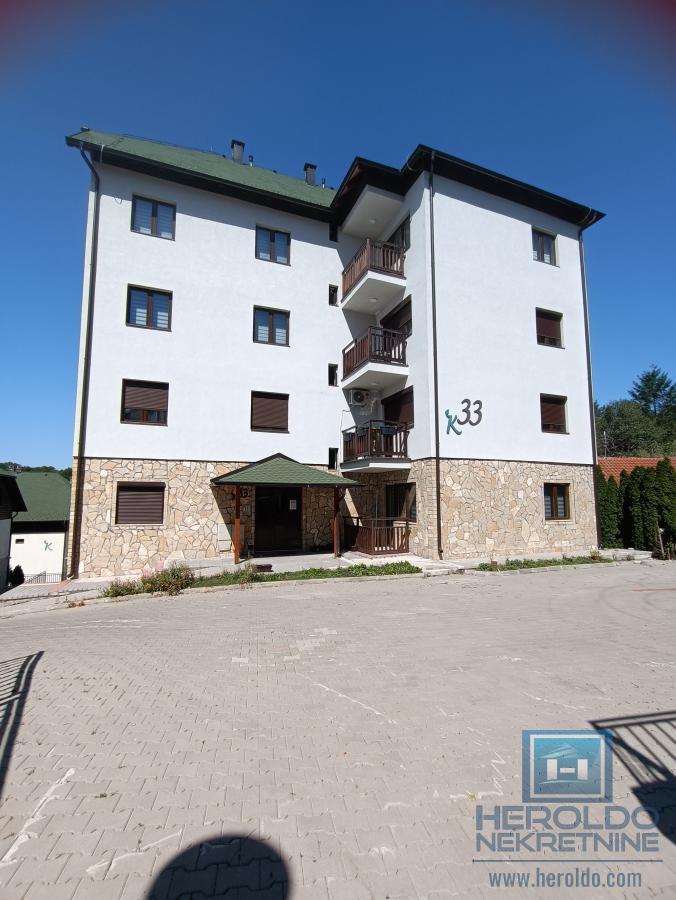 Na prodaju potpuno opremljen apartman na Zlatiboru 5