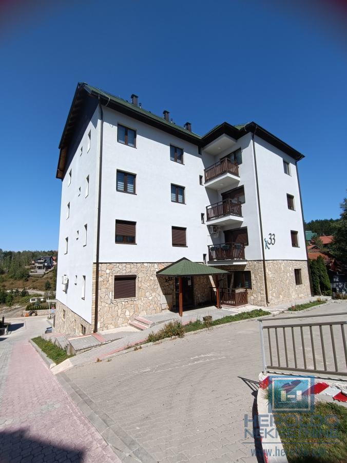 Na prodaju potpuno opremljen apartman na Zlatiboru 6