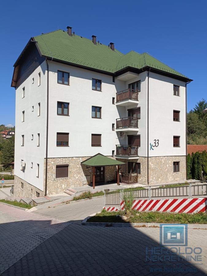 Na prodaju potpuno opremljen apartman na Zlatiboru 7