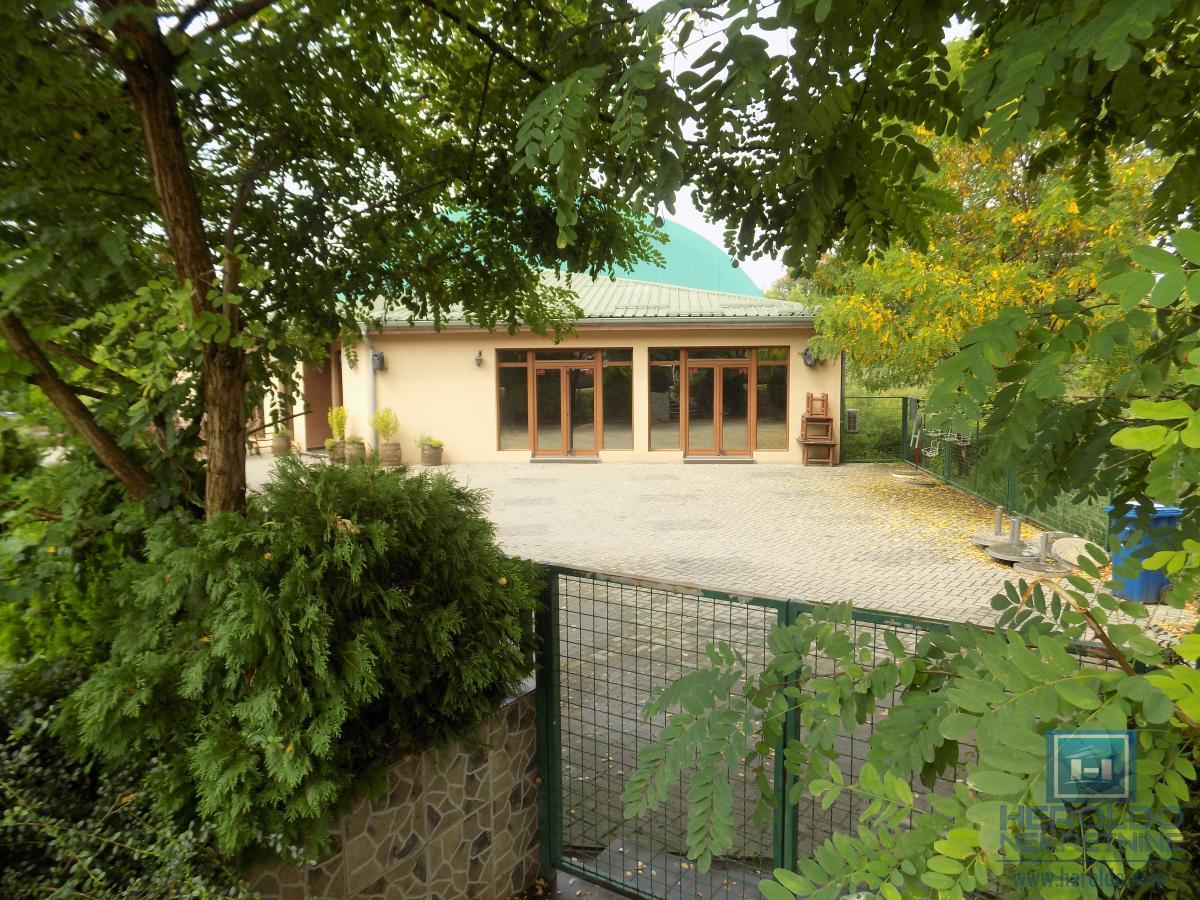 NA PRODAJU – BALON ZA FUDBAL SA KOMPLETNIM INVENTAROM 26