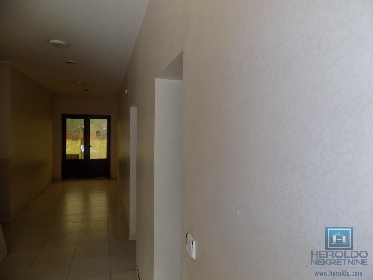 NA PRODAJU – BALON ZA FUDBAL SA KOMPLETNIM INVENTAROM 10