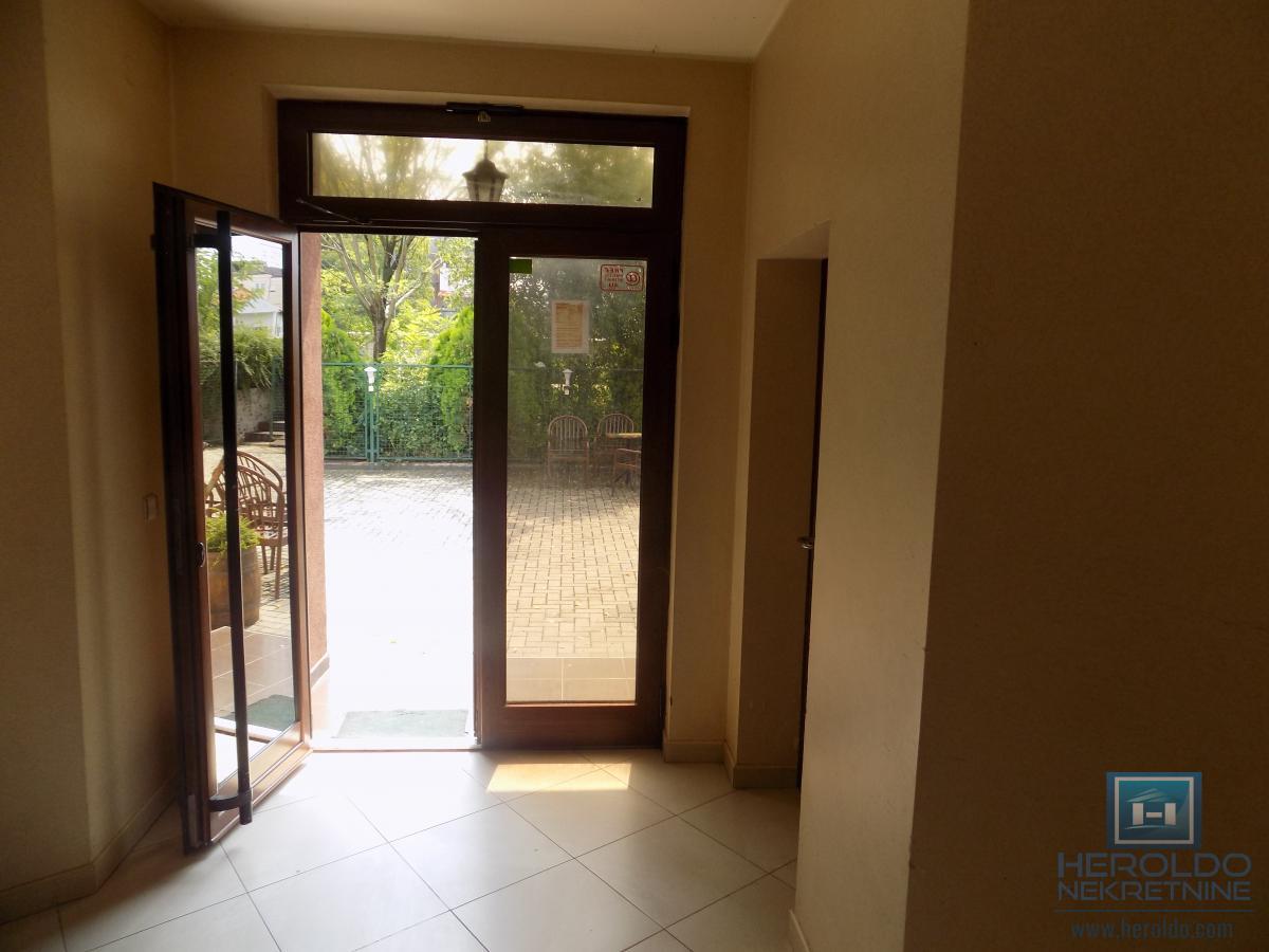 NA PRODAJU – BALON ZA FUDBAL SA KOMPLETNIM INVENTAROM 11