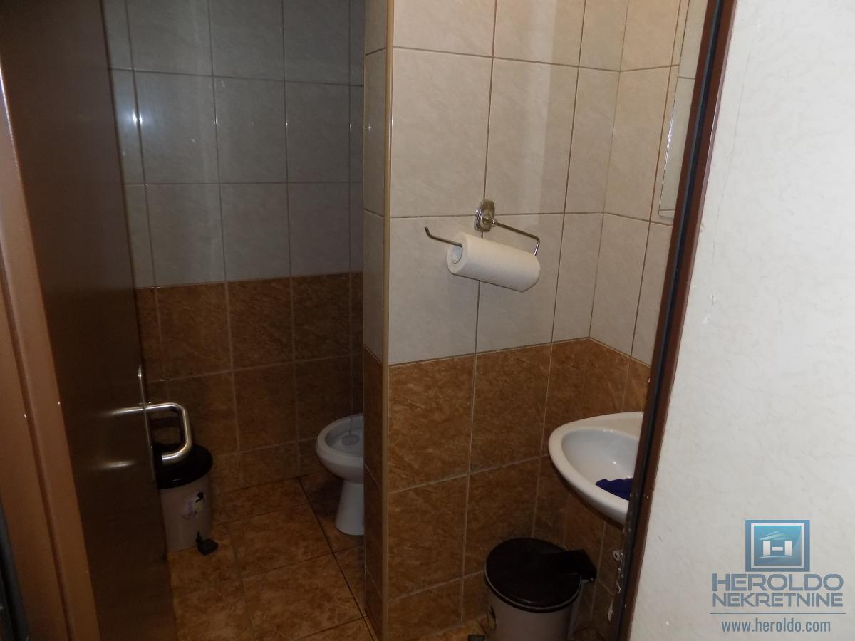 NA PRODAJU – BALON ZA FUDBAL SA KOMPLETNIM INVENTAROM 12