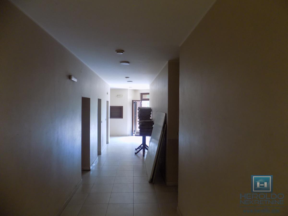 NA PRODAJU – BALON ZA FUDBAL SA KOMPLETNIM INVENTAROM 16