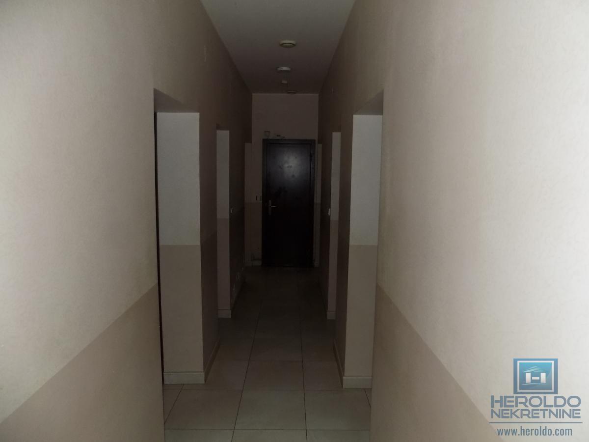 NA PRODAJU – BALON ZA FUDBAL SA KOMPLETNIM INVENTAROM 17