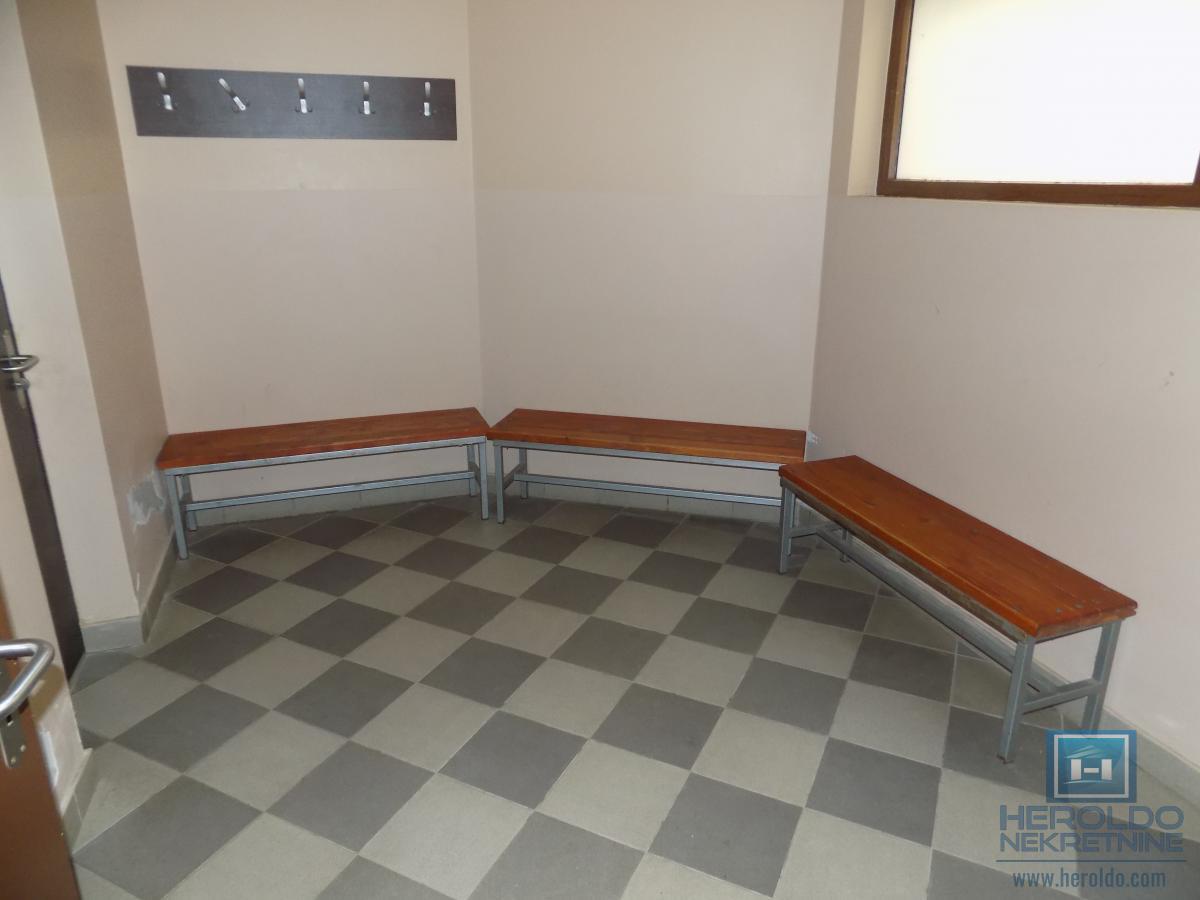 NA PRODAJU – BALON ZA FUDBAL SA KOMPLETNIM INVENTAROM 19