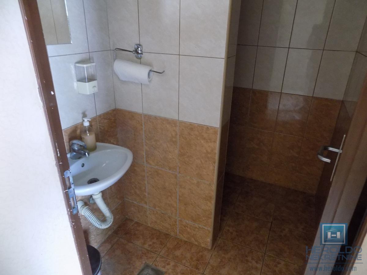 NA PRODAJU – BALON ZA FUDBAL SA KOMPLETNIM INVENTAROM 21