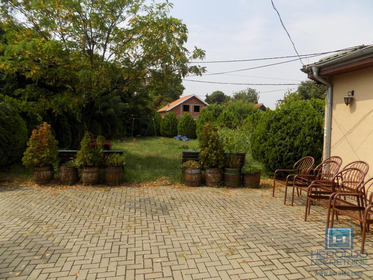 NA PRODAJU – BALON ZA FUDBAL SA KOMPLETNIM INVENTAROM 22