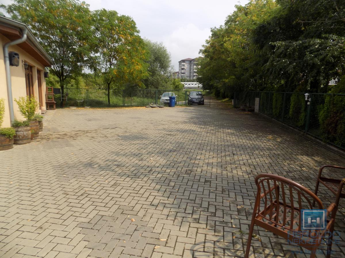 NA PRODAJU – BALON ZA FUDBAL SA KOMPLETNIM INVENTAROM 23