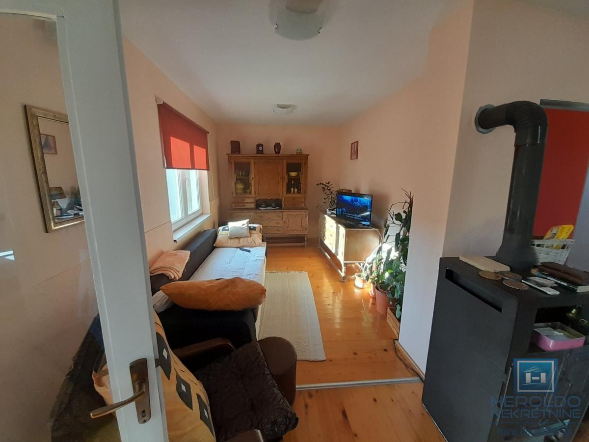 Na prodaju dve kuće u Ćupriji 2