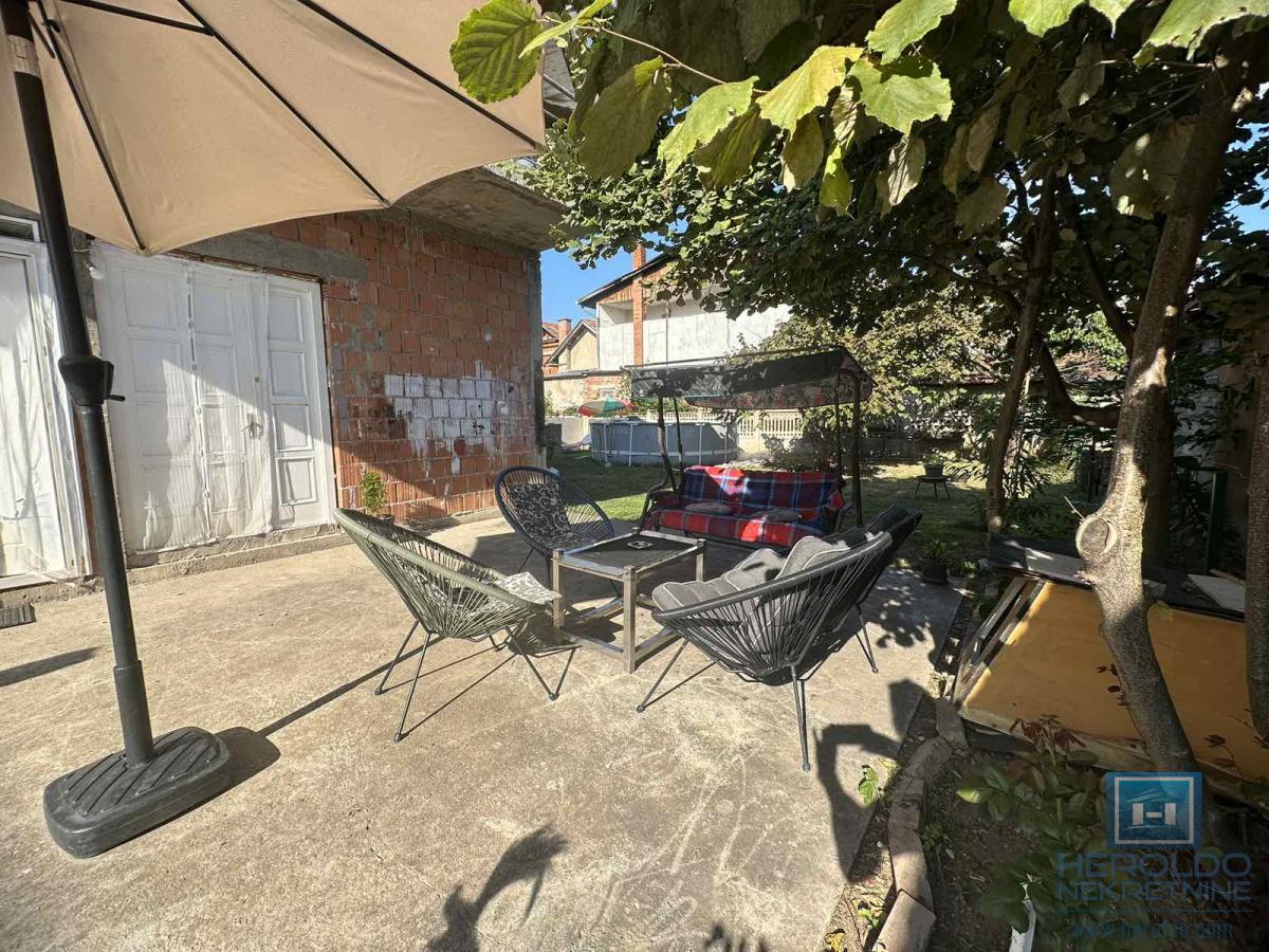 Na prodaju dve kuće u Ćupriji 2