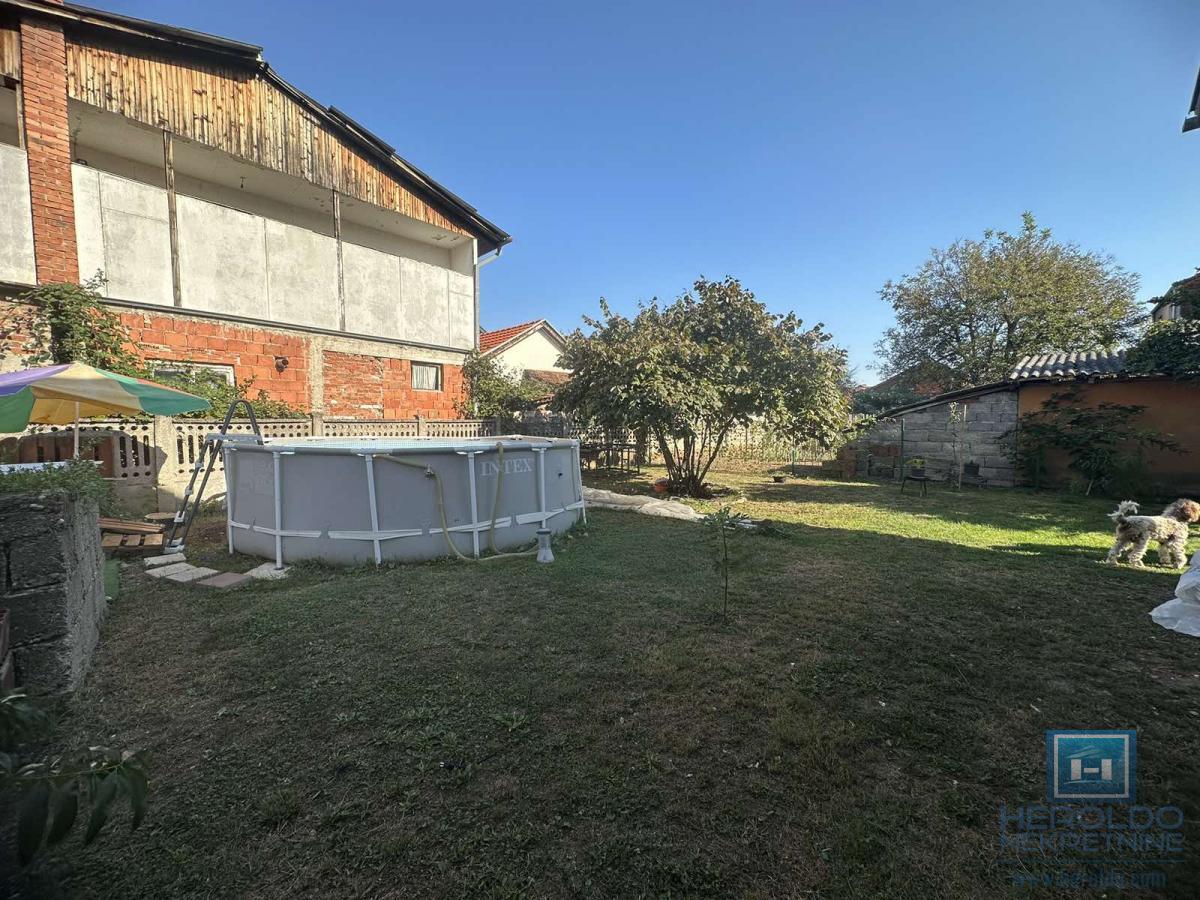 Na prodaju dve kuće u Ćupriji 3