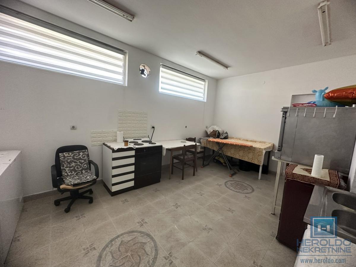 Na prodaju dve kuće u Ćupriji 7