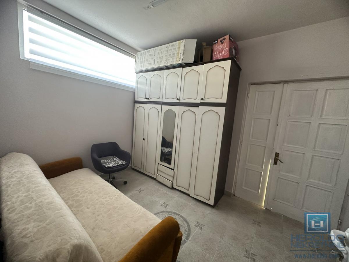 Na prodaju dve kuće u Ćupriji 17