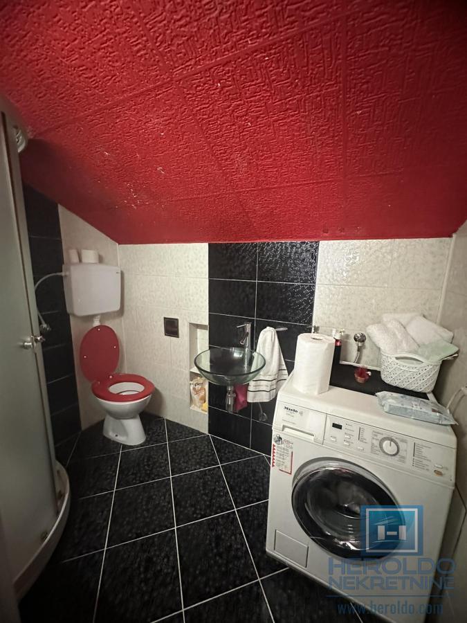 Na prodaju dve kuće u Ćupriji 18