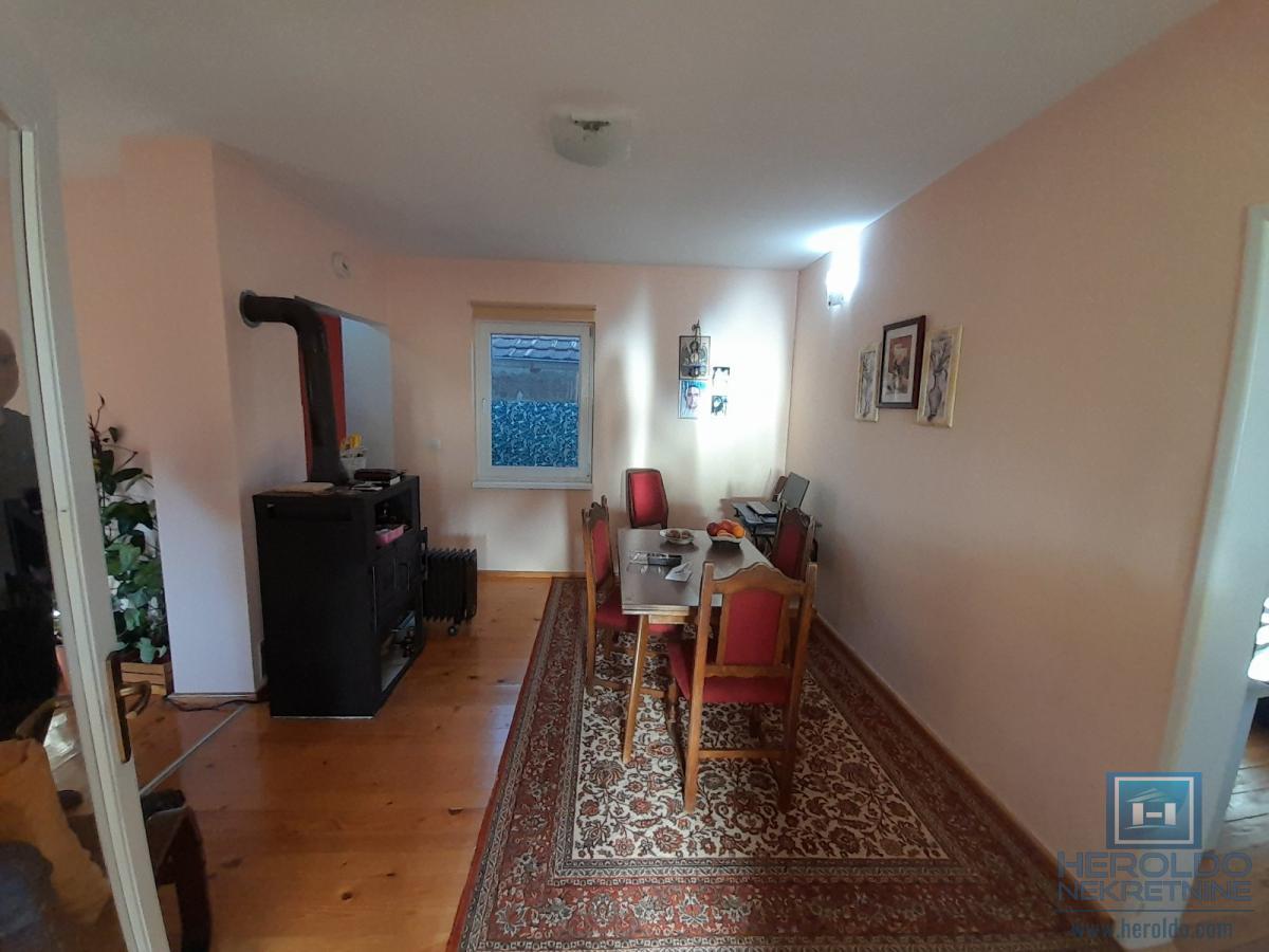 Na prodaju dve kuće u Ćupriji 5