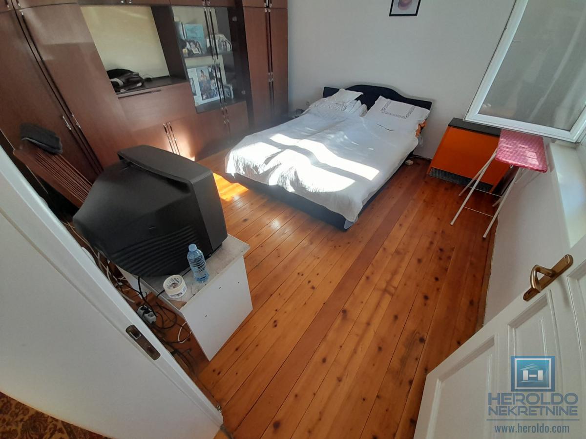 Na prodaju dve kuće u Ćupriji 6