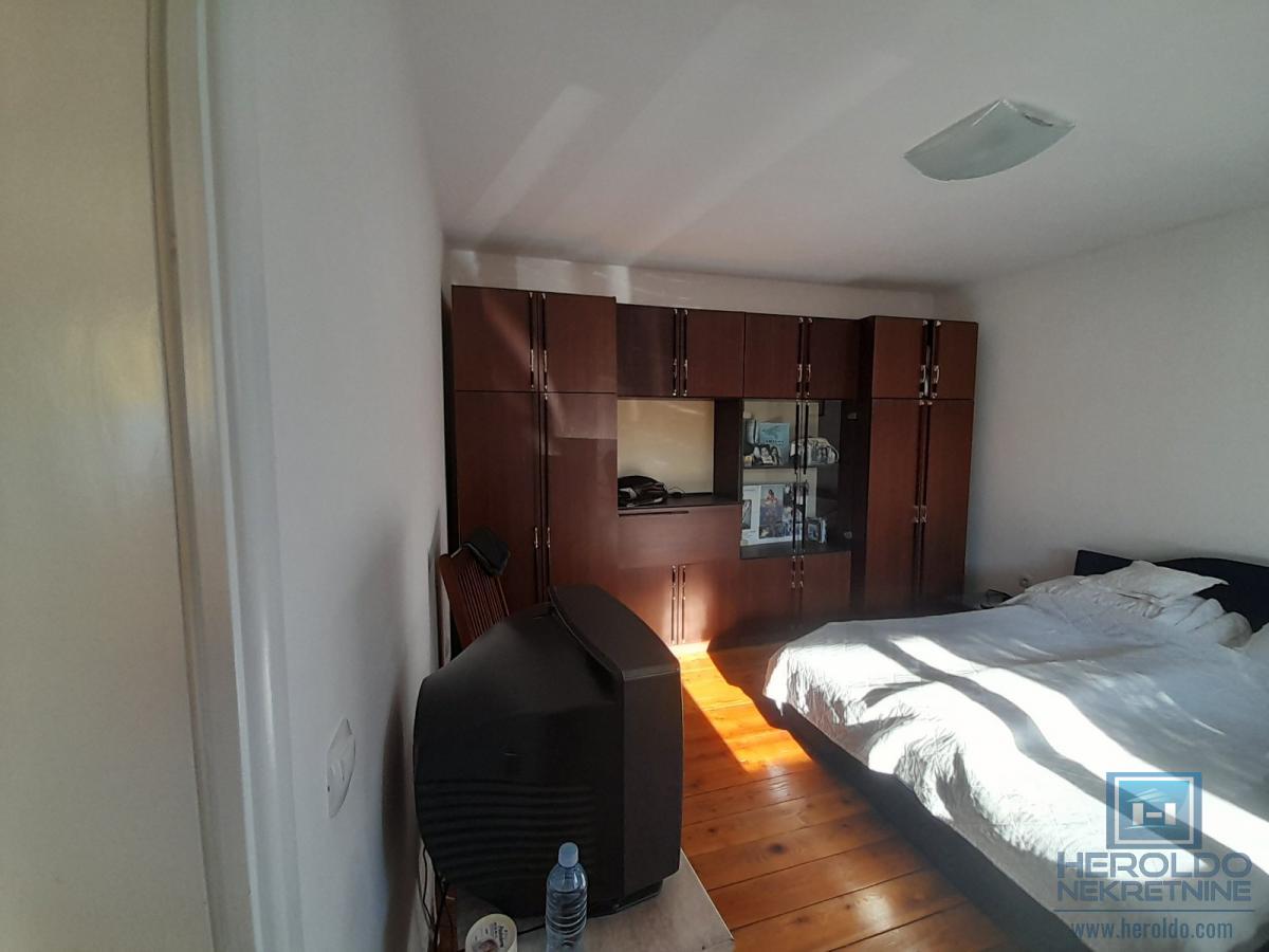 Na prodaju dve kuće u Ćupriji 7