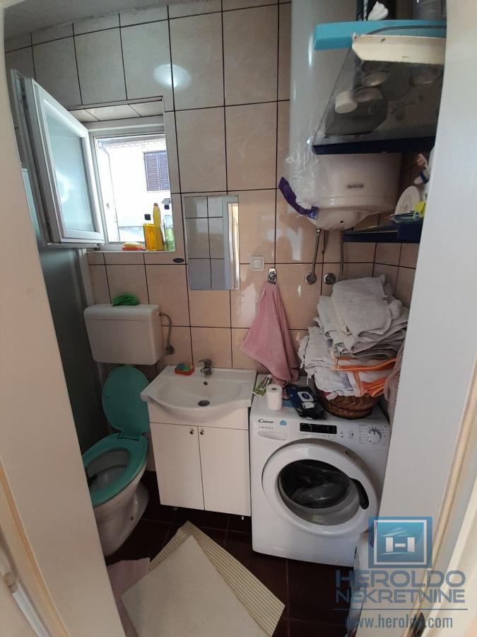 Na prodaju dve kuće u Ćupriji 8