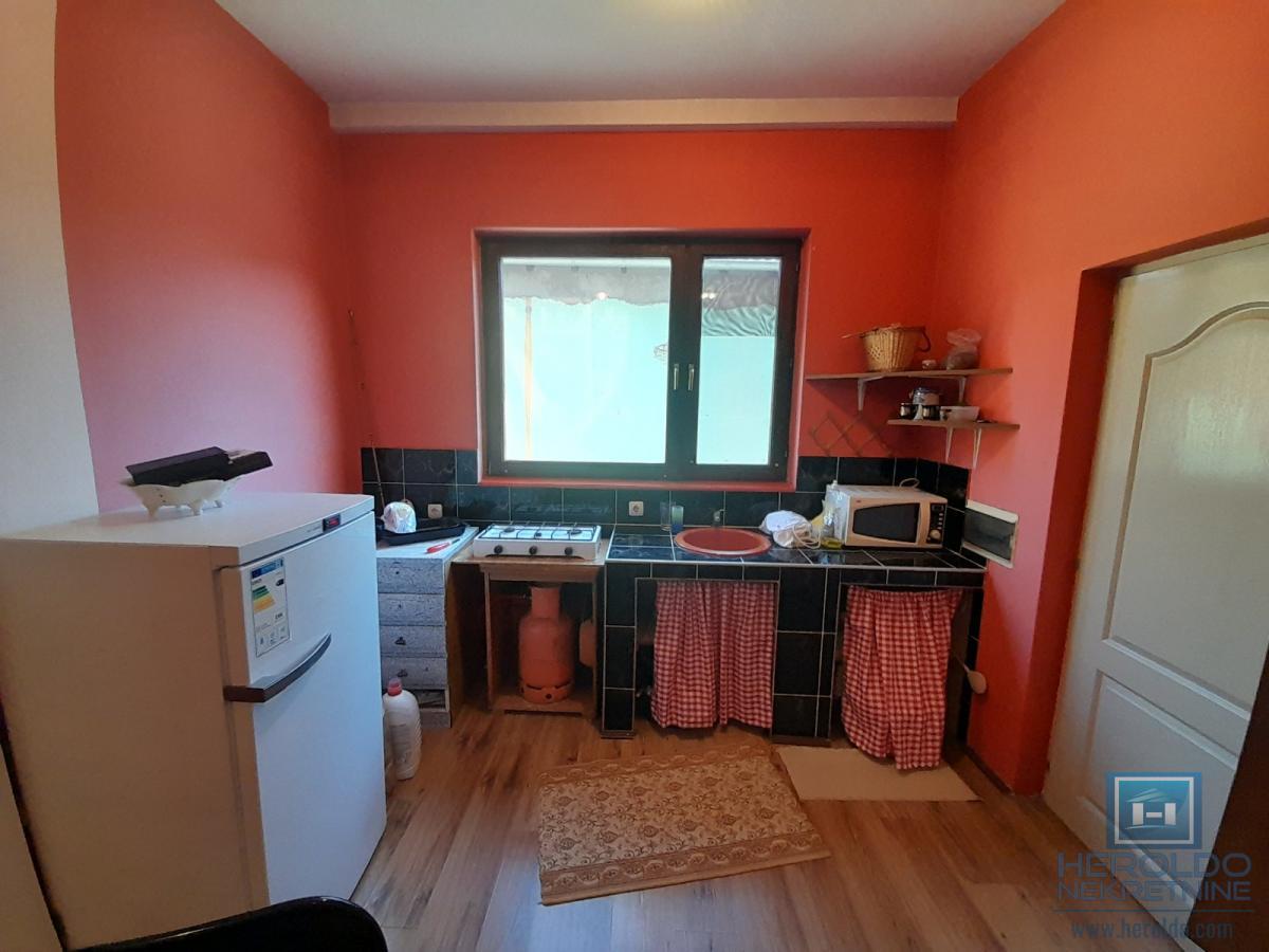 Na prodaju dve kuće u Ćupriji 15