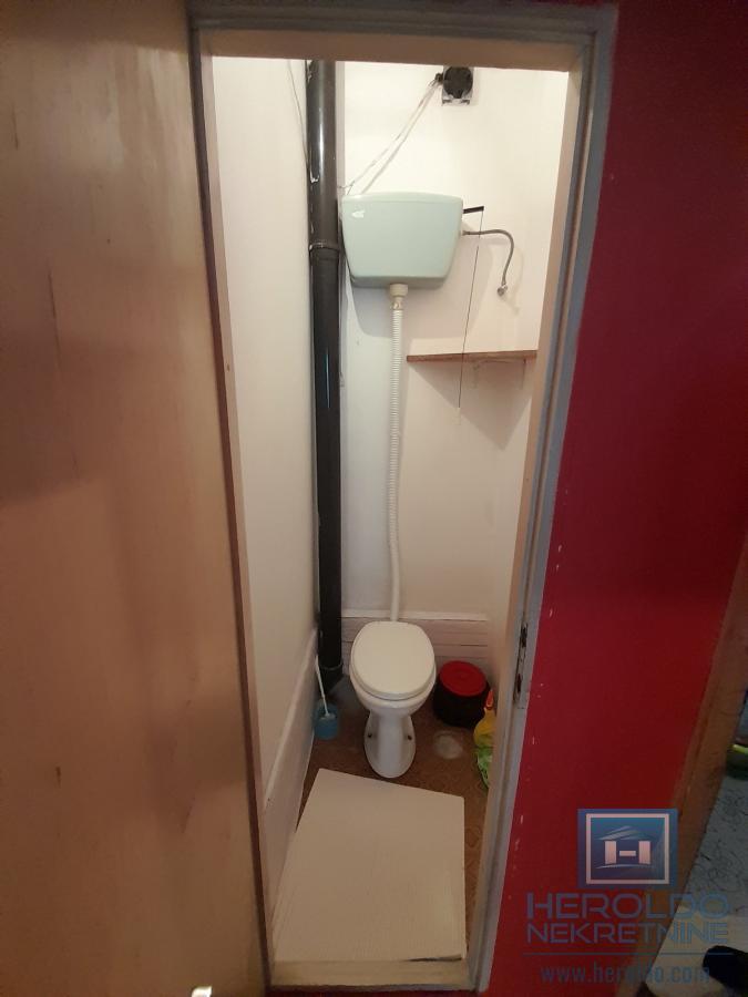 Na prodaju dve kuće u Ćupriji 17