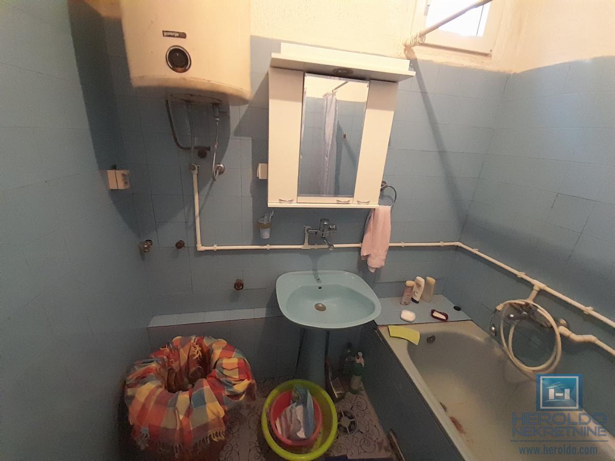 Na prodaju dve kuće u Ćupriji 18