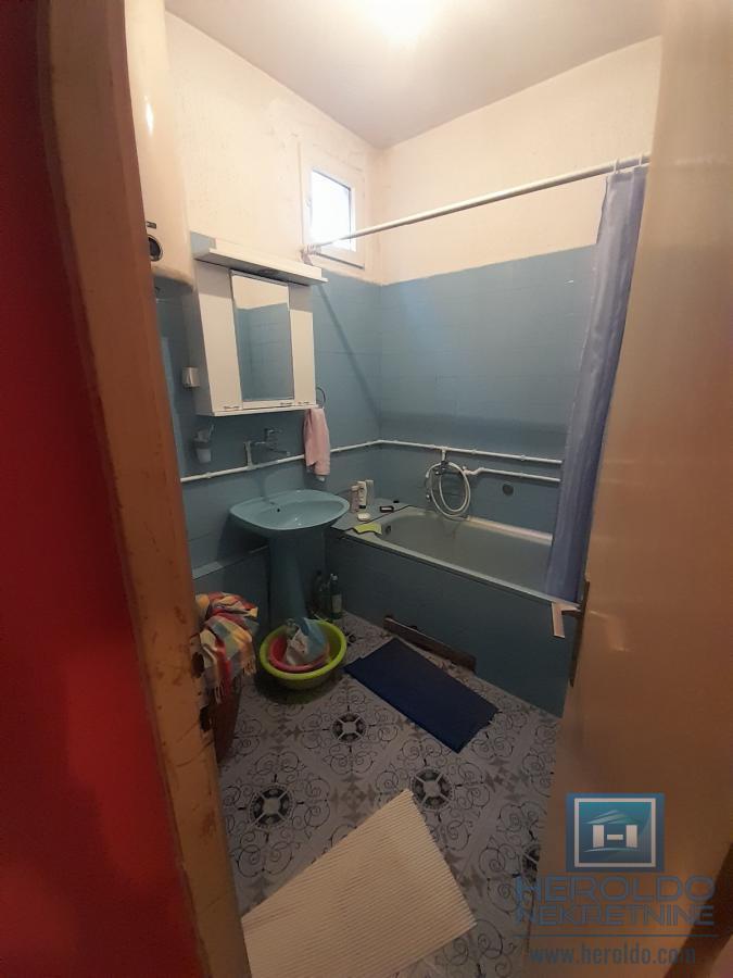 Na prodaju dve kuće u Ćupriji 19