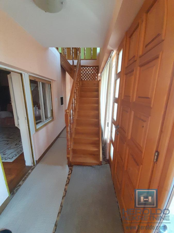 Na prodaju dve kuće u Ćupriji 20