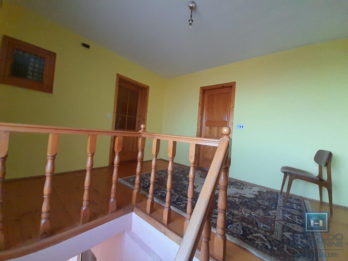 Na prodaju dve kuće u Ćupriji 21