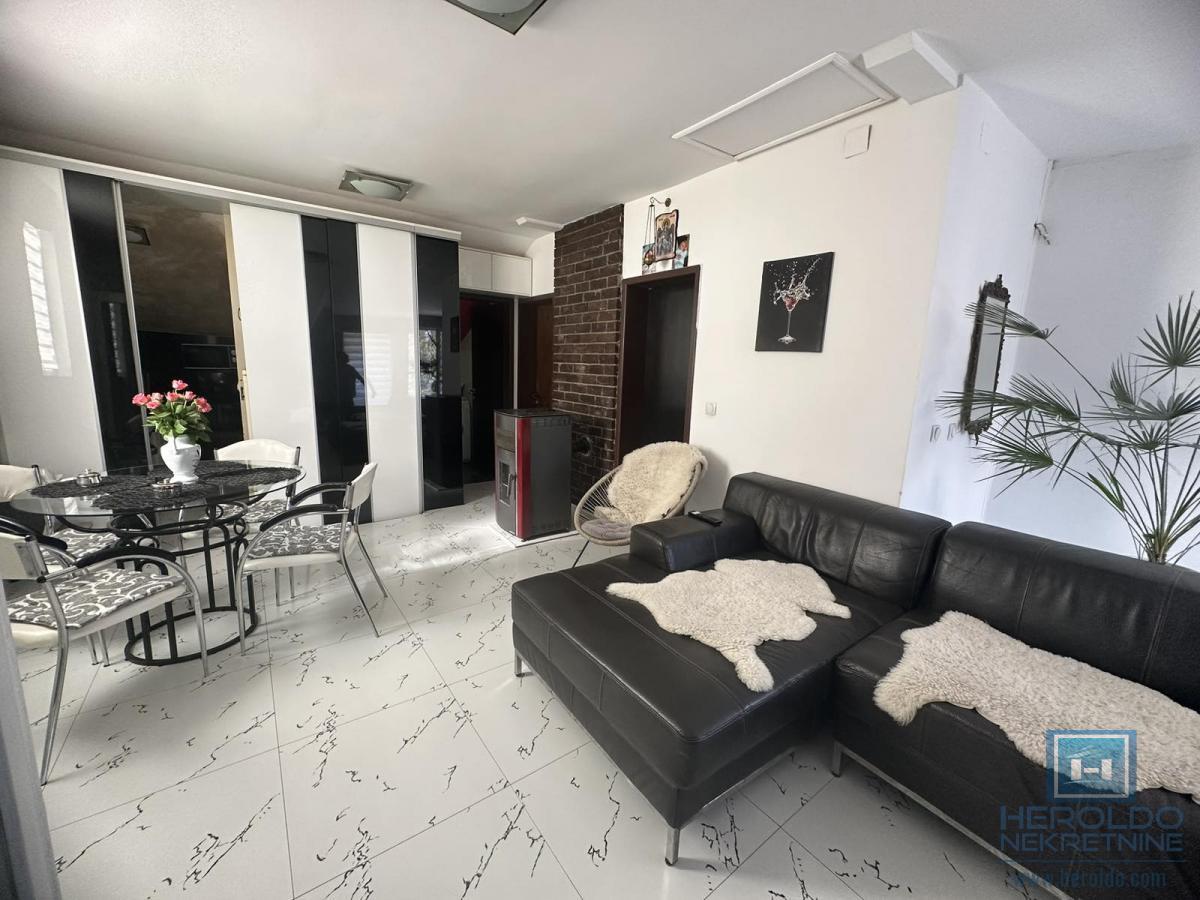 Na prodaju dve kuće u Ćupriji 14