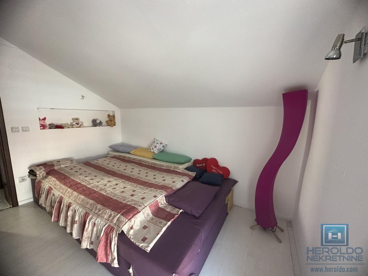 Na prodaju dve kuće u Ćupriji 16