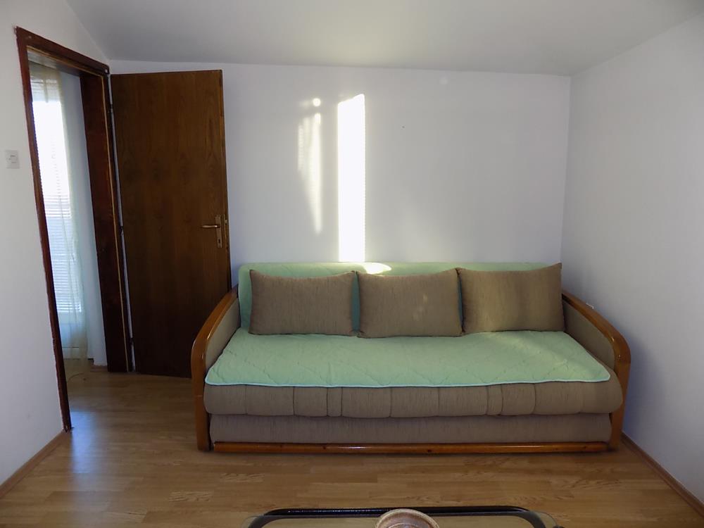 Na prodaju jednosoban stan 7