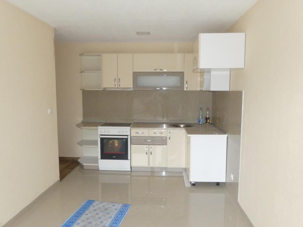 Na prodaju komforan stan 10