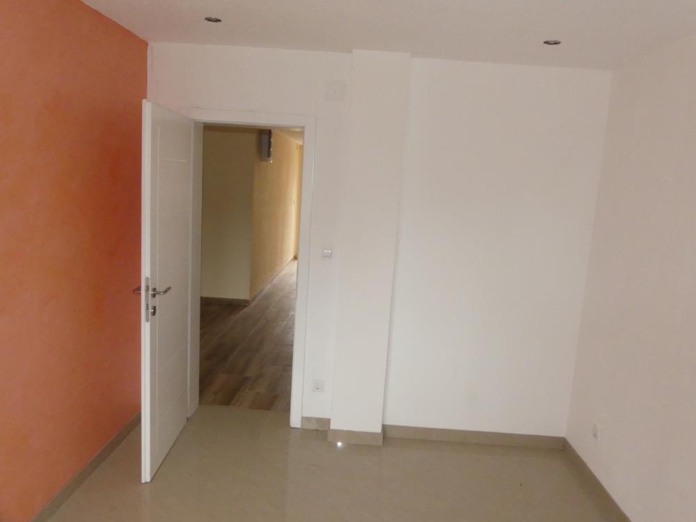 Na prodaju komforan stan 12