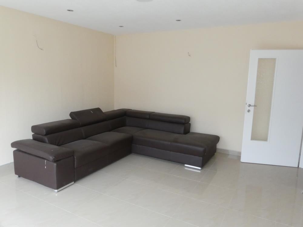 Na prodaju komforan stan 2