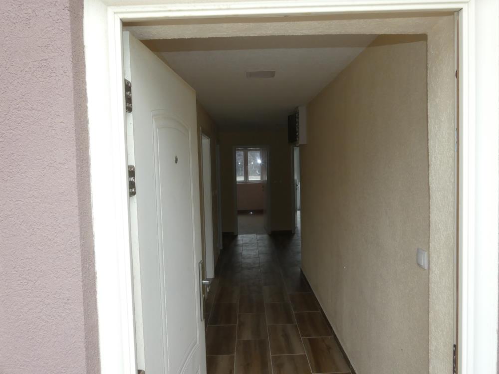 Na prodaju komforan stan 1